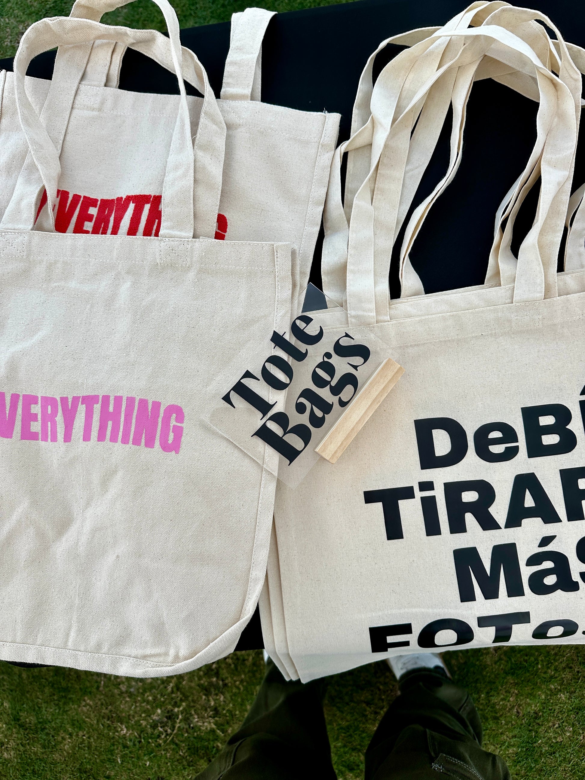 Debi Tirar Más Fotos – Aesthetic Canvas Tote Bag